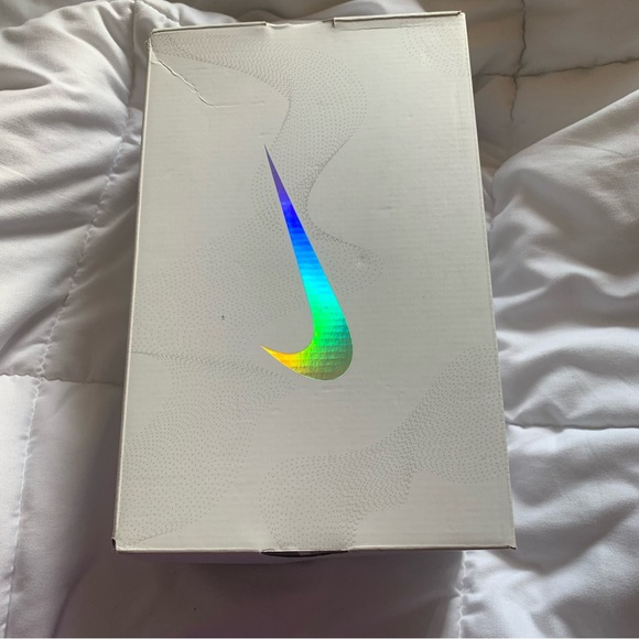 Nike Wmns Vapormax 2019 Football Grey - Picture 3 of 7